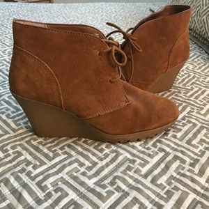 White Mountain | Wedge Booties | 9